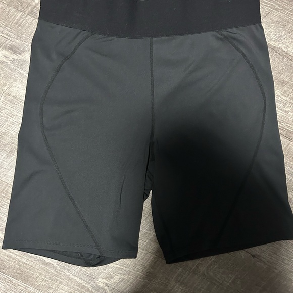 Good American Biker Shorts / good condition hardly warn - Picture 2 of 3